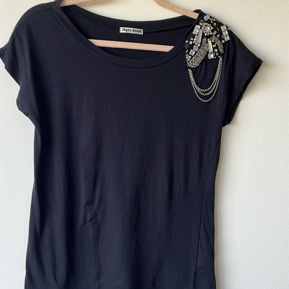 Style book brand embellished tee. Size L. Never worn